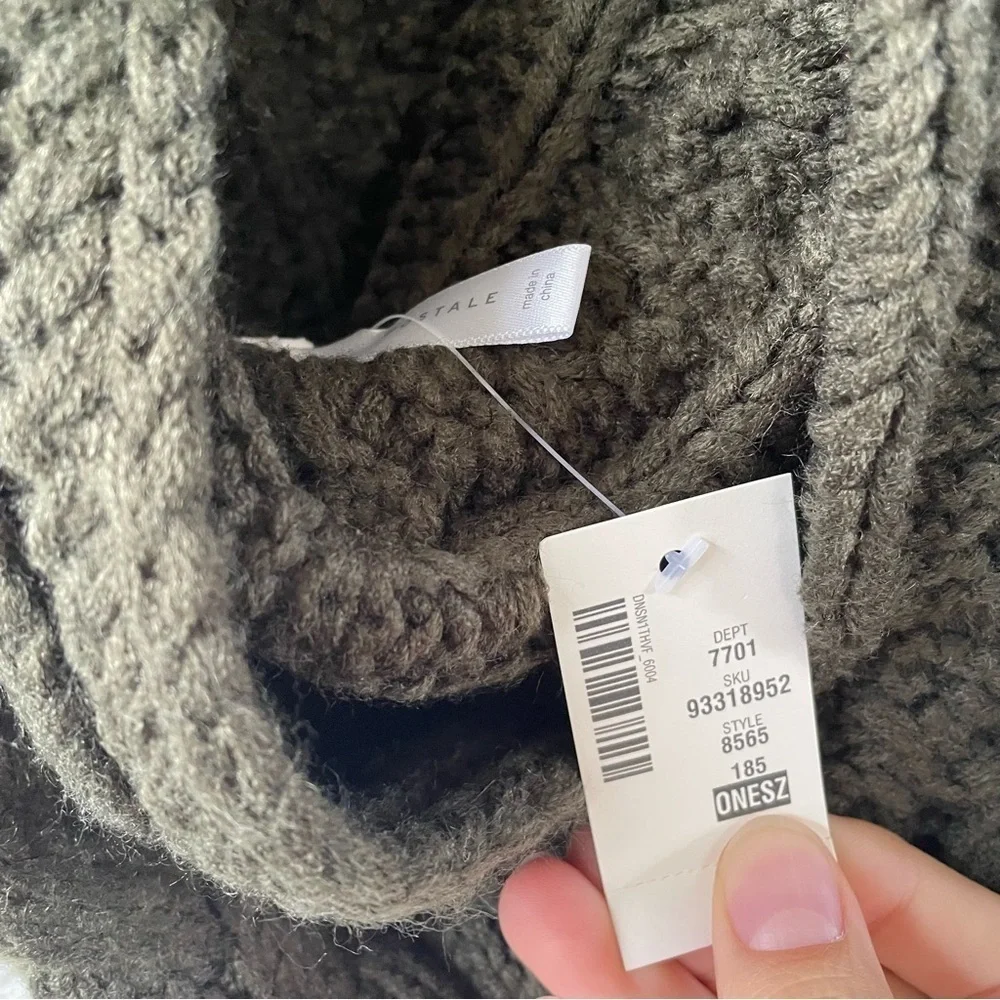 NWT! Aeropostale Forest green knit circle cozy scarf